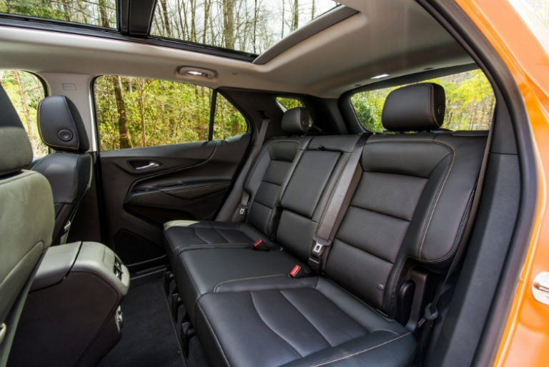 2020 Dodge Magnum Interior