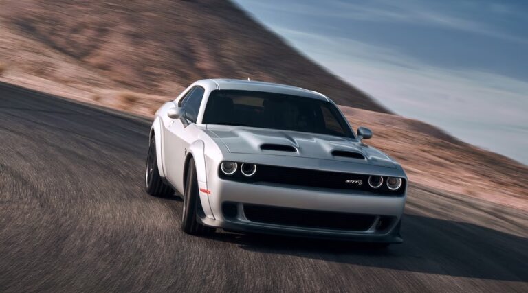 2025 Dodge Challenger SRT Hellcat Widebody Pictures